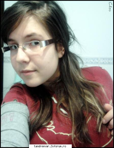 adica cu :rotfl:  :rotfl: 

vreau o poza cu andrea :x:x:x:x vreau o poza